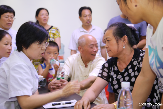 “我奉献，我再行”---记五妇中党工团志愿者再下乡慰问贫困学生暨义诊活动