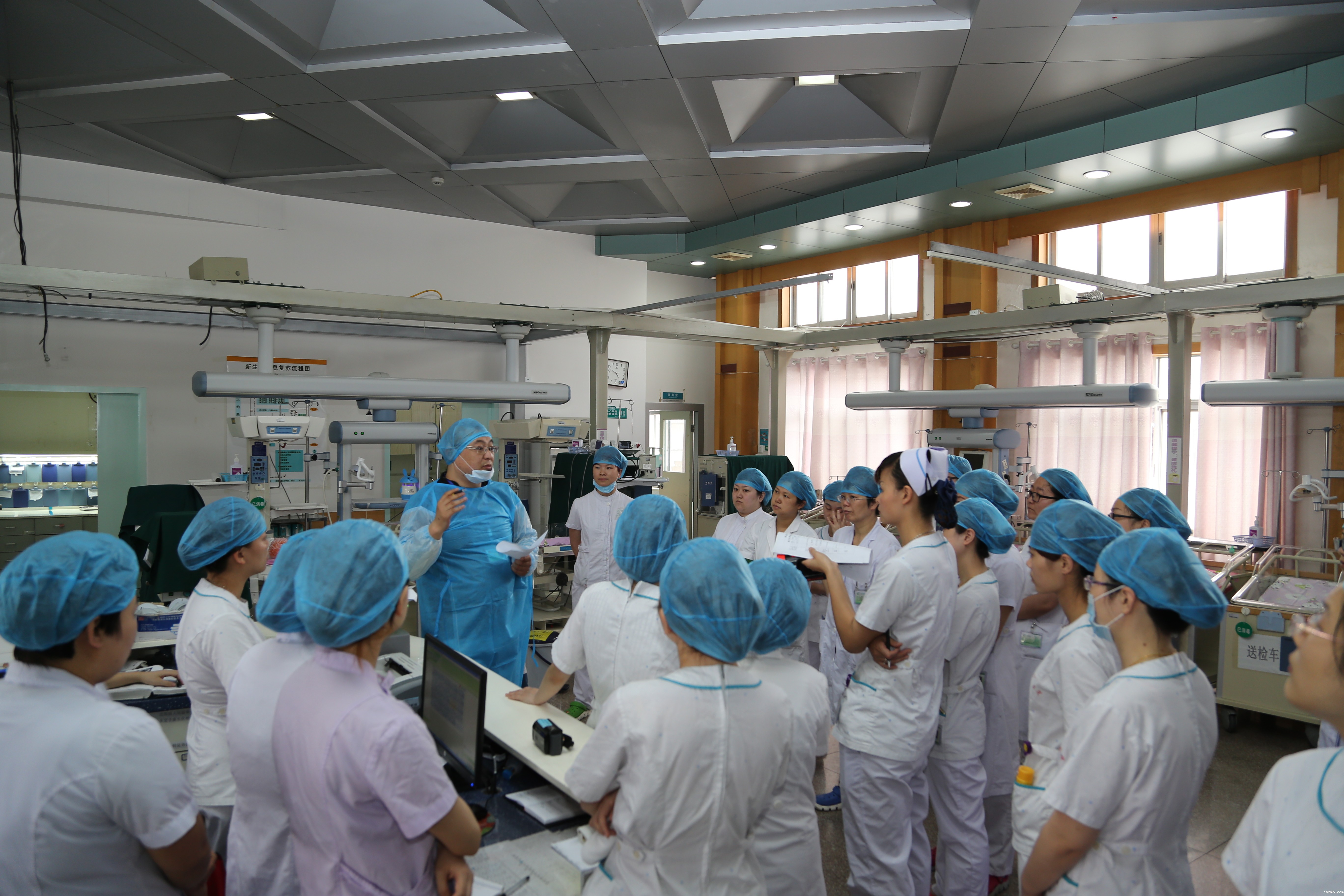 筑牢安全防线 创建平安医院        新生儿科进行火灾自救演练 提高消防应急能力