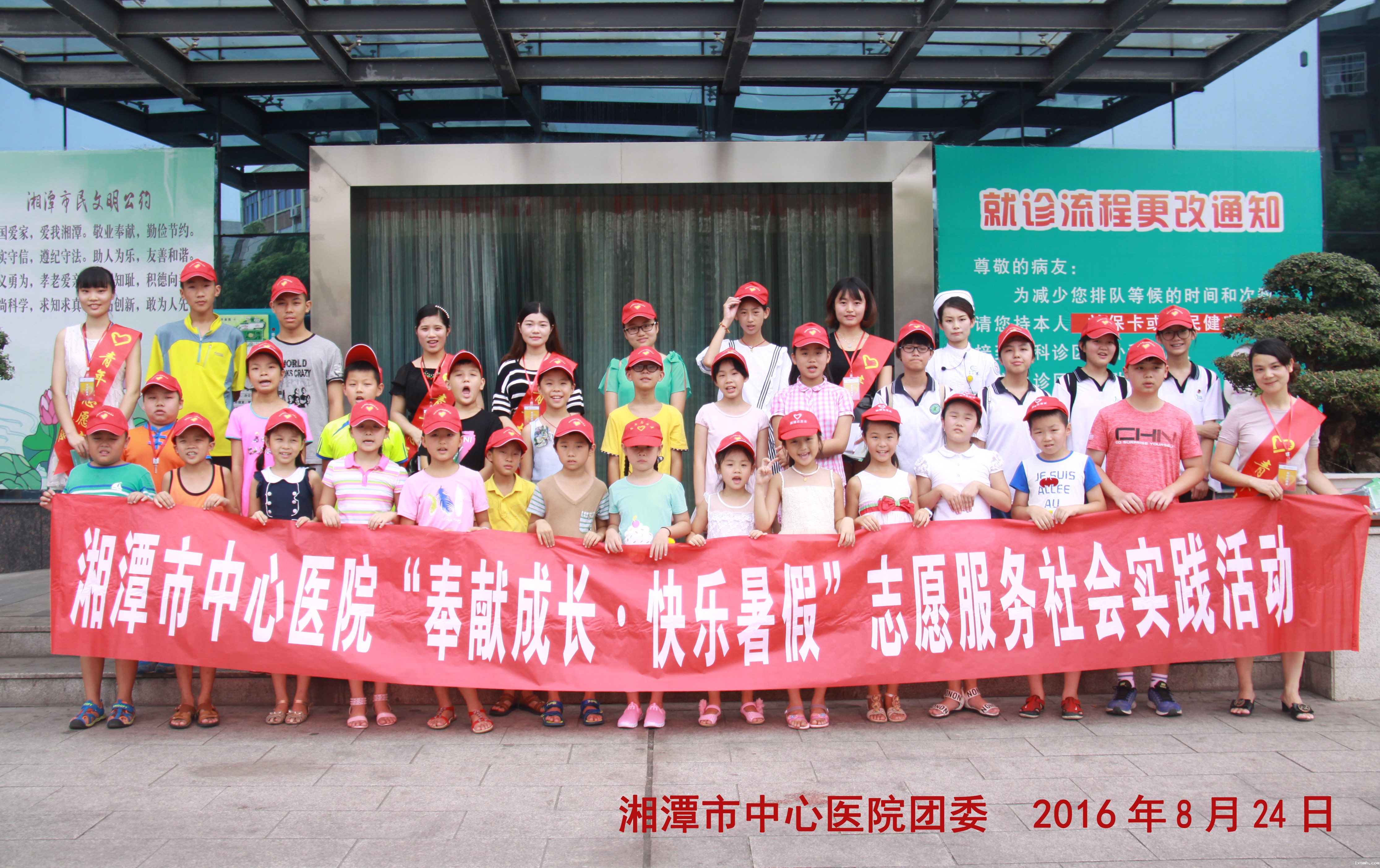 小小志愿者为医院“创文”增添新活力