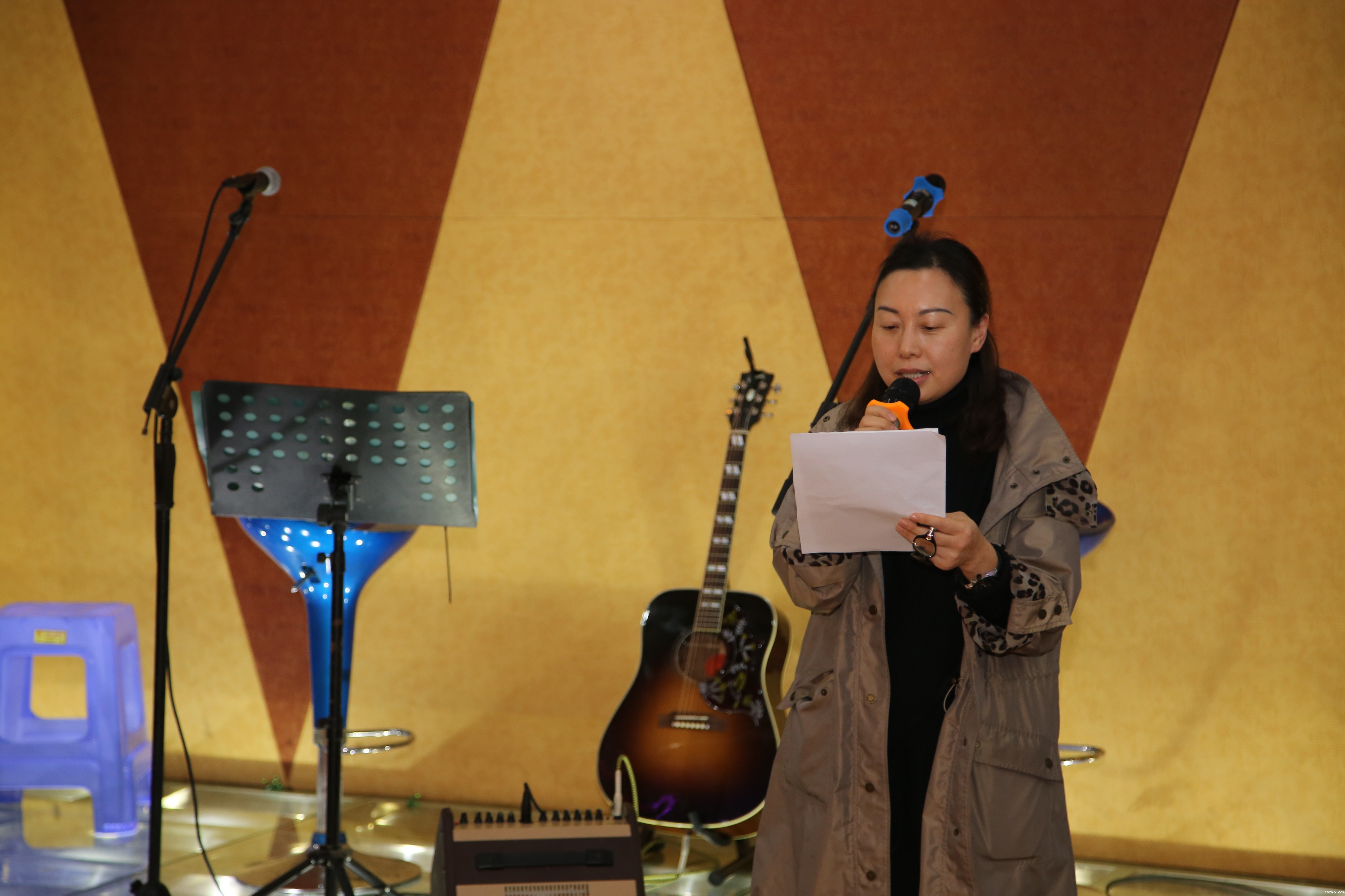 “奏响欢乐之歌，唱出动听之律” raybet在线官网职工乐器培训吉他演奏班开班